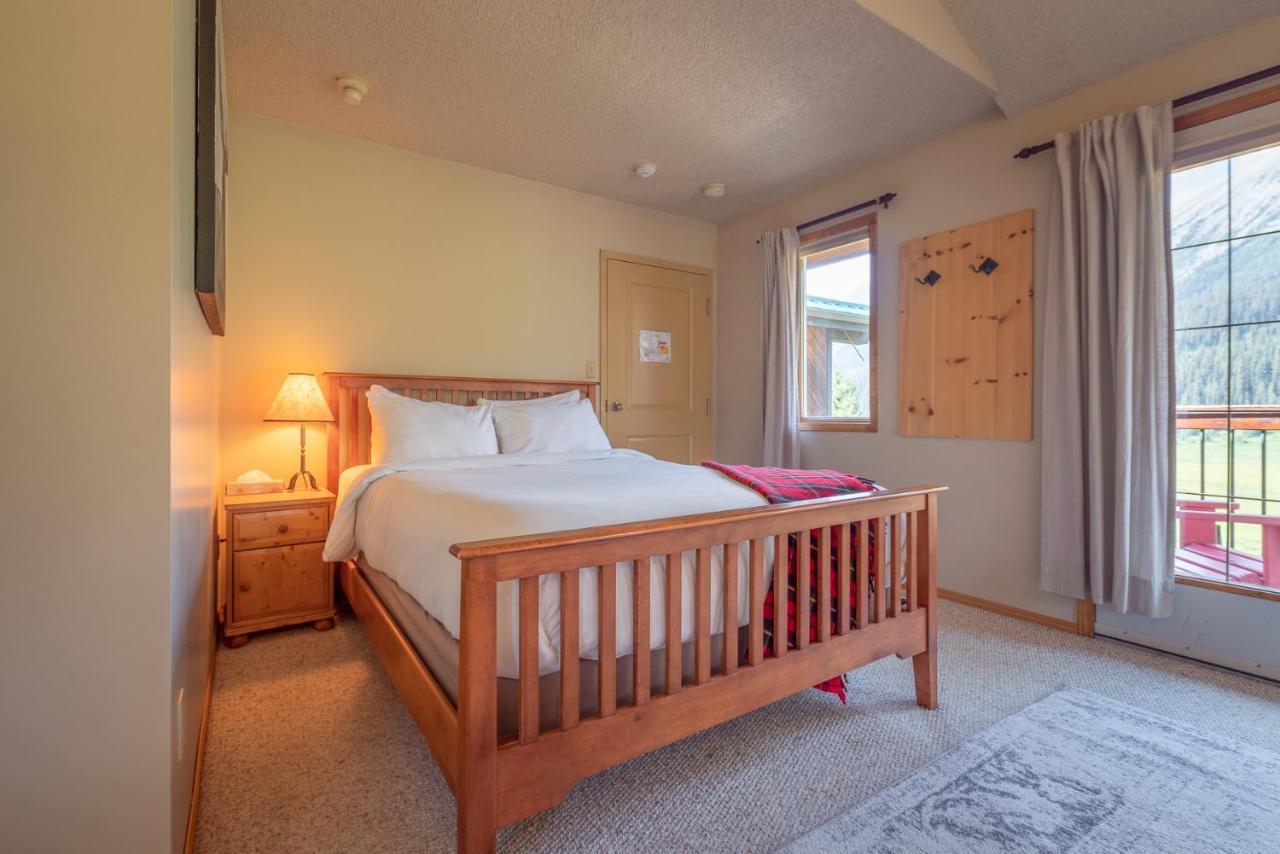 Mount Engadine Lodge Kananaskis Extérieur photo